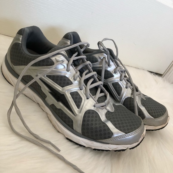 little athletics shoes